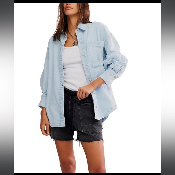 Free People NWOT Ashley Denim Shirt Size Medium in Classic Blue Wash - Picture 2 of 16